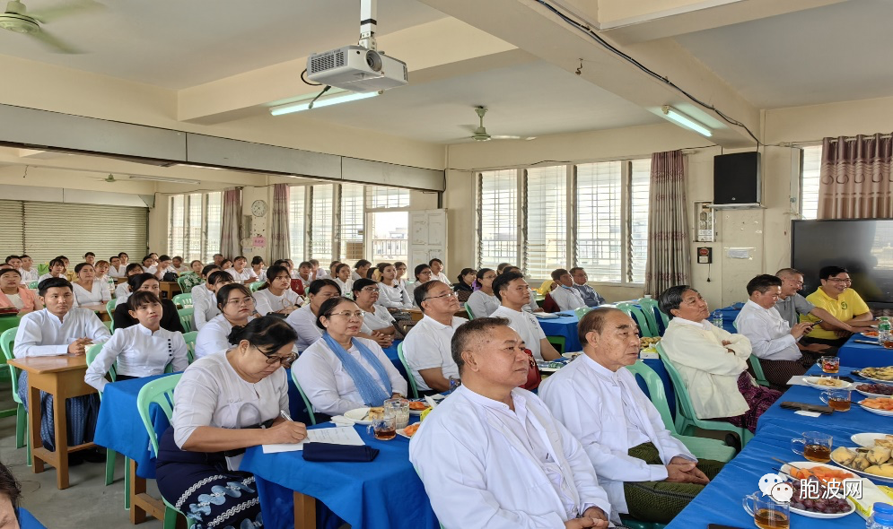 福庆孔子课堂向国民教育迈出第一步：为昂斑蜜私立中学教师开设中文与电脑班