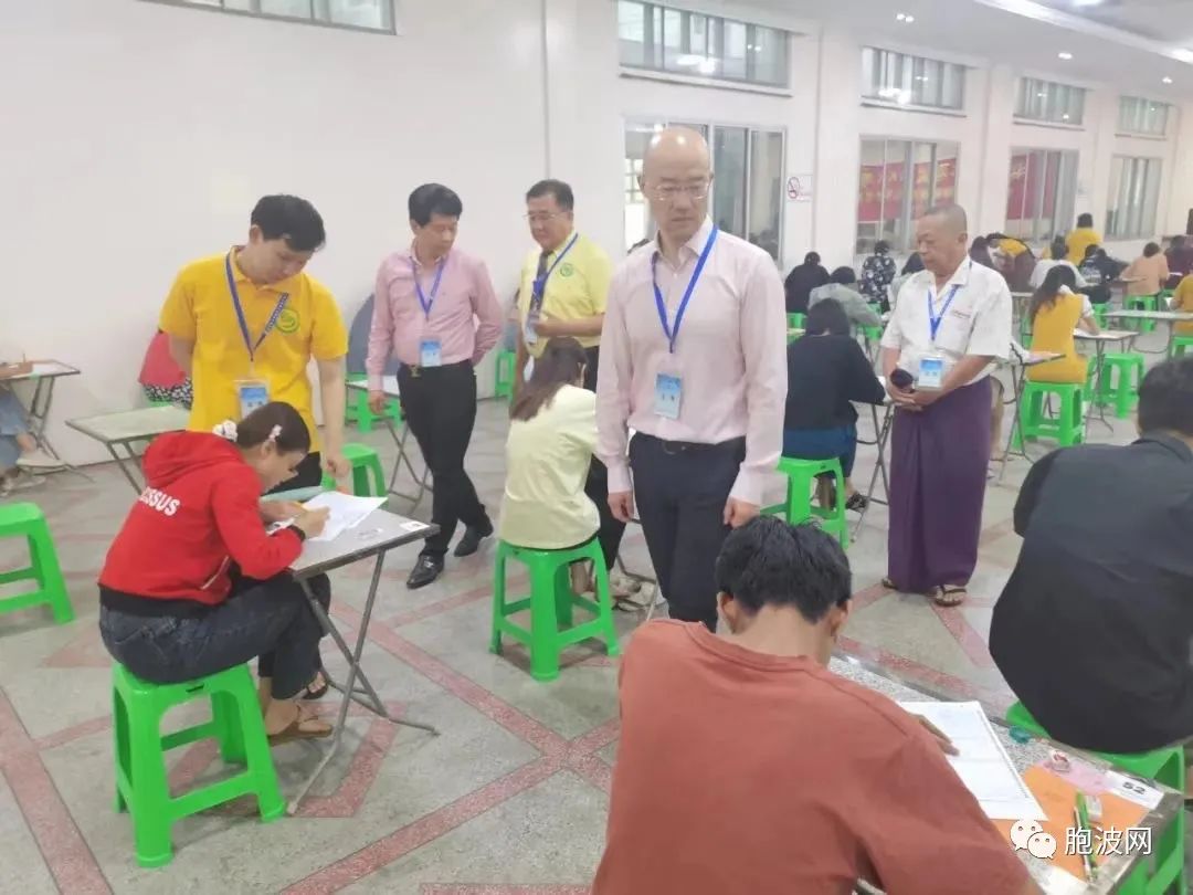 驻曼德勒总领事馆副总领事巡视缅北汉语水平考试现场