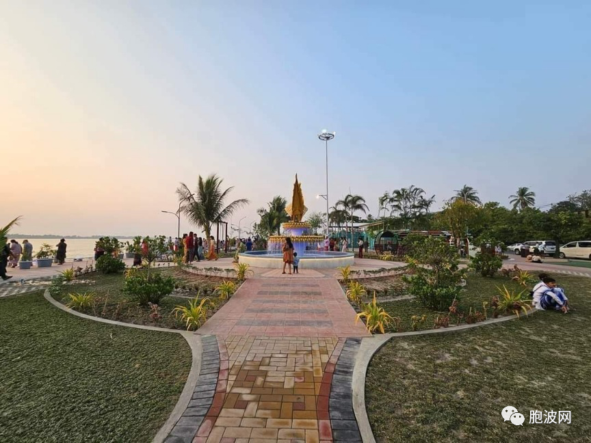 孟邦邦庆日省会毛淡棉市的新公园开幕！