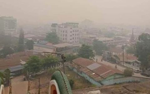 掸邦东部缅泰边境重镇大其力市雾霾污染严重！