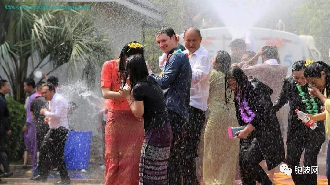 缅甸驻昆明总领事馆举办泼水节活动