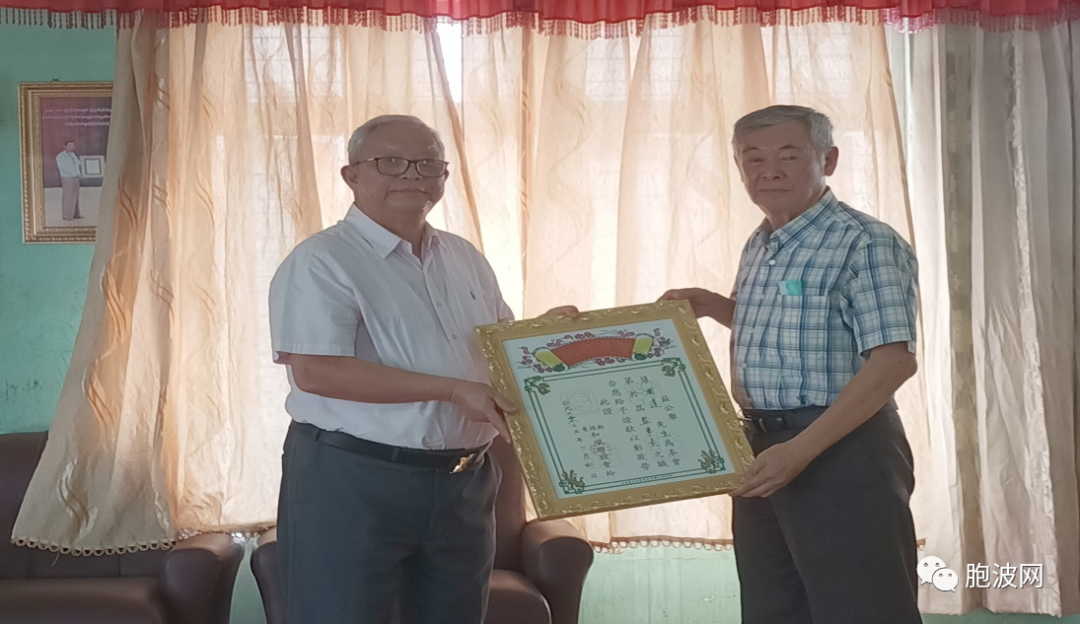 曼德勒和顺联谊会举行职员证状颁发仪式