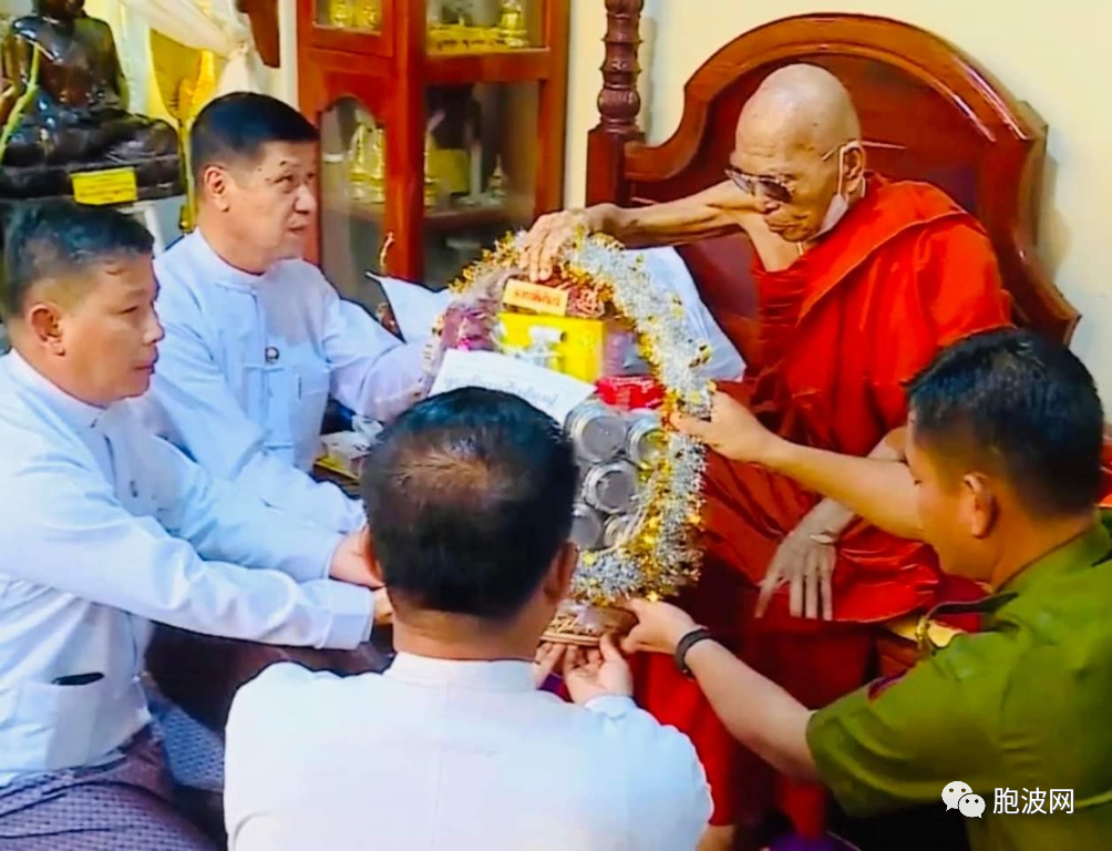 在泰国就医的缅甸“僧王”回国抵达曼德勒国际机场
