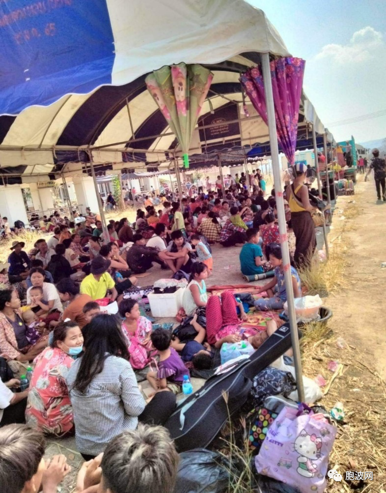 缅泰边境闻名的水沟谷地区发生枪战，大量难民涌入泰国