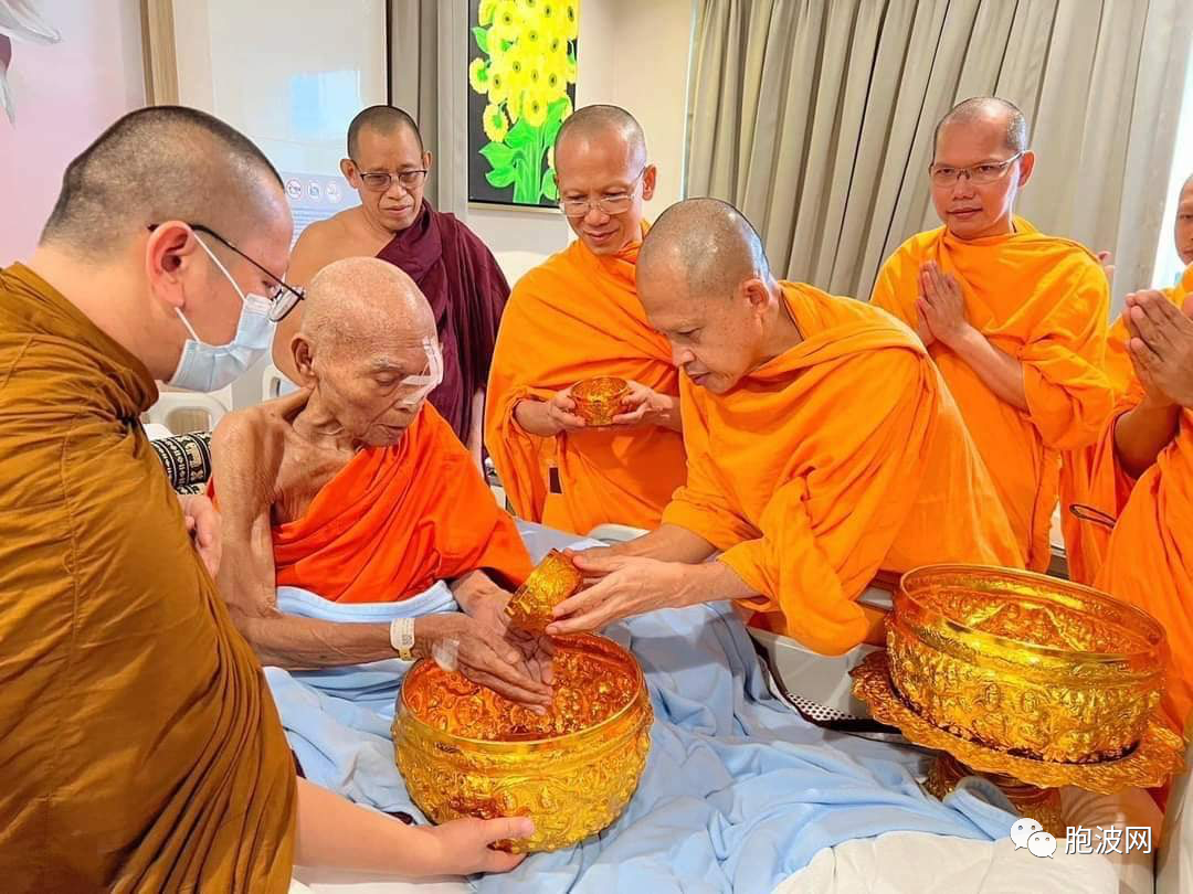 泰国高僧在泼水节以泰国风俗拜会在泰治病的缅甸僧王