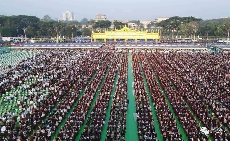 仰光和曼德勒为庆祝格宋月盈日举办万名僧侣大布施