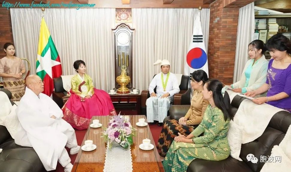 一名韩国女士荣获缅甸国家宗教慈善事业杰出人士光荣称号