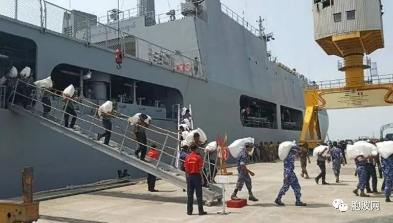 缅甸海军动用最大最现代化的军舰前往救灾