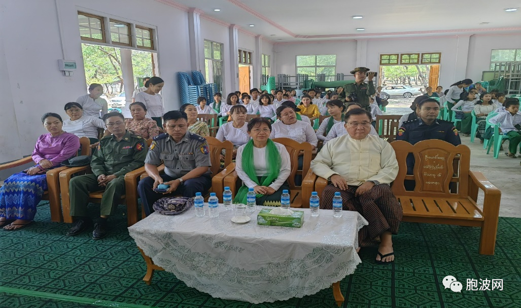 首次走入缅甸基础中学的皎布当中小学中文班结业典礼