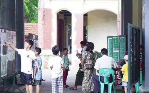 昨天5月23日开始缅甸全国中小学校开始受收报名