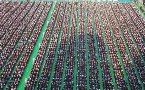 仰光和曼德勒为庆祝格宋月盈日举办万名僧侣大布施