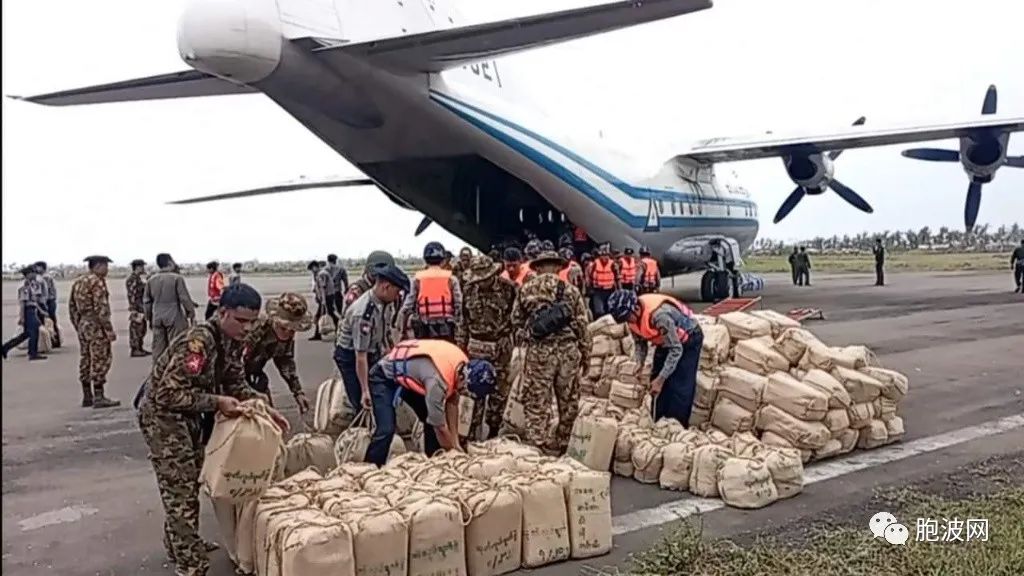 军方出动“海陆空”运送救灾物资！