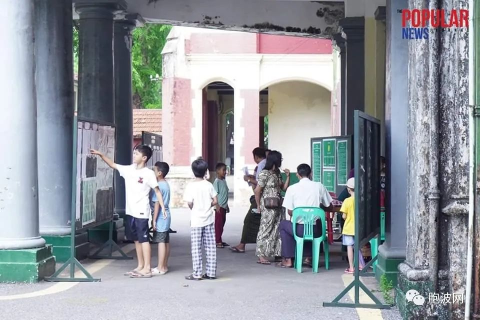 昨天5月23日开始缅甸全国中小学校开始受收报名