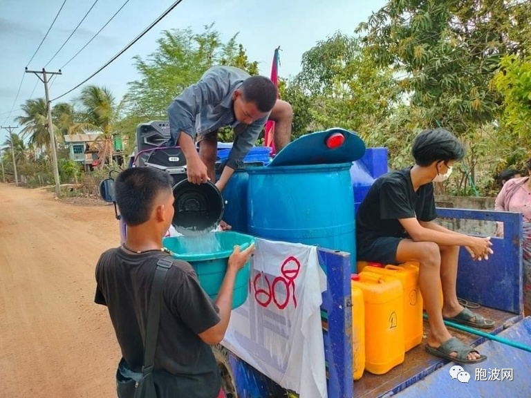 杯水车薪？缅甸民主阵营向缺水村民供水