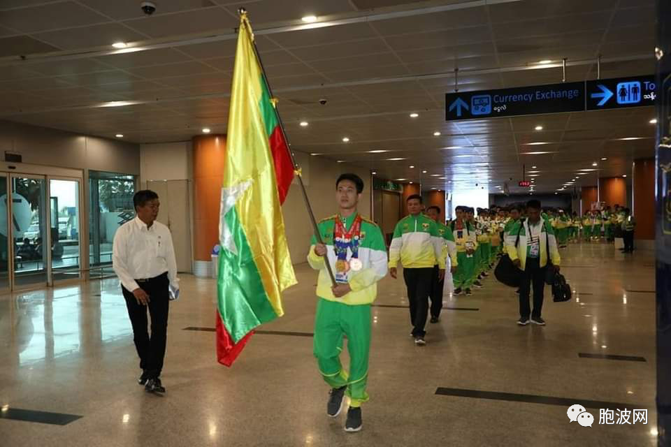 东南亚运动会上为国争光的运动健儿凯旋归来！