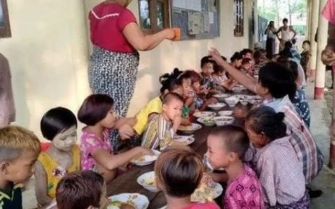 风暴已过，数以万计的灾民返家