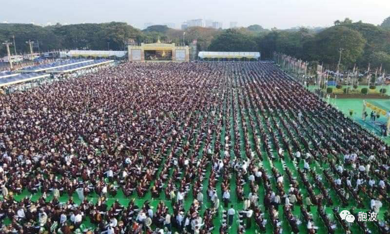 仰光和曼德勒为庆祝格宋月盈日举办万名僧侣大布施