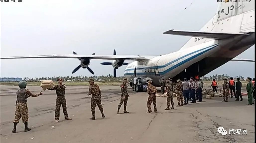 军方出动“海陆空”运送救灾物资！