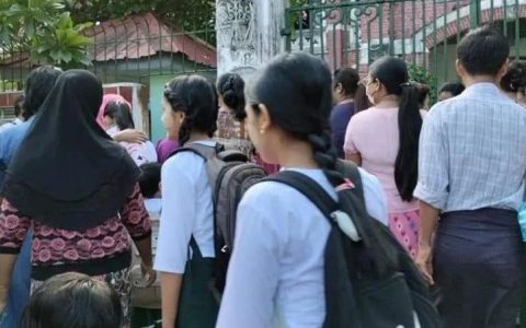 图片新闻：今天全缅学校开学