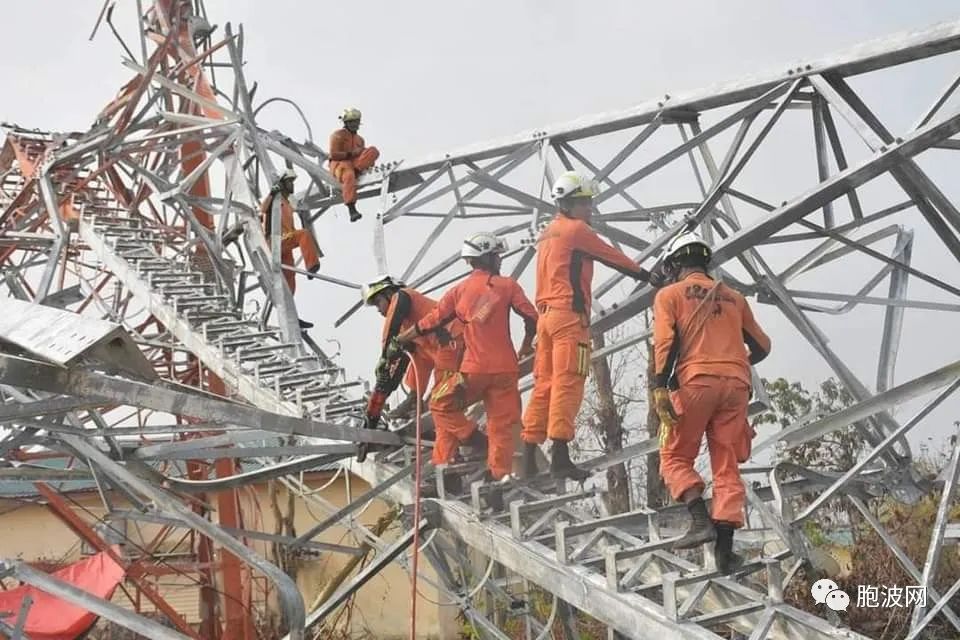 照片新闻：灾区重建正紧锣密鼓地进行！消防员纷纷奔赴第一线！