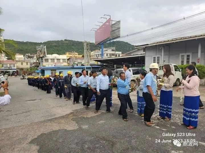 掸邦电力局对支援灾区若开归来的电力职技员工举办庆功奖励会！