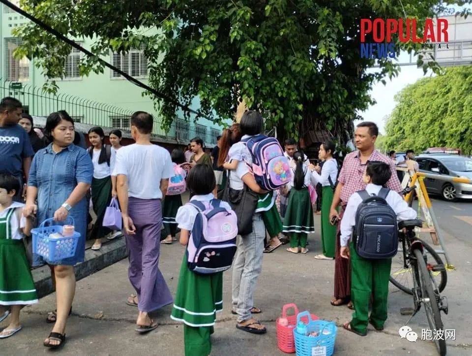 图片新闻：今天全缅学校开学