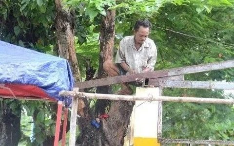 仰光德贡南部非法搭建的住宅和店铺被勒令拆除