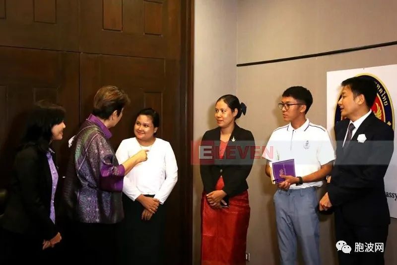 缅甸一名高中英文女教师荣获泰国诗琳通公主基金会颁发的奖状