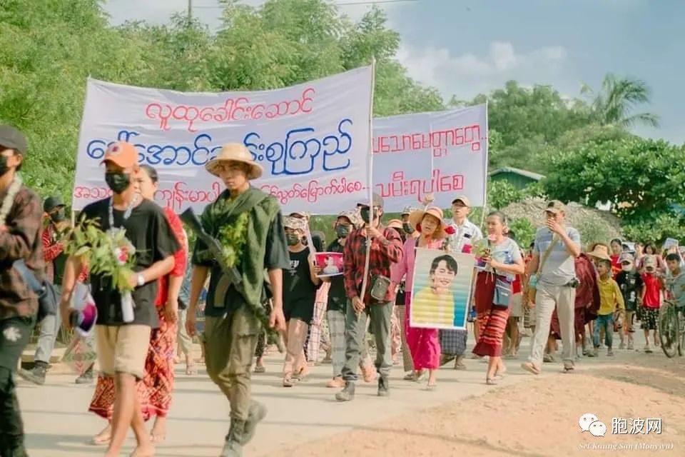 反方阵营多地举办“戴花运动”庆祝昂山素季生日