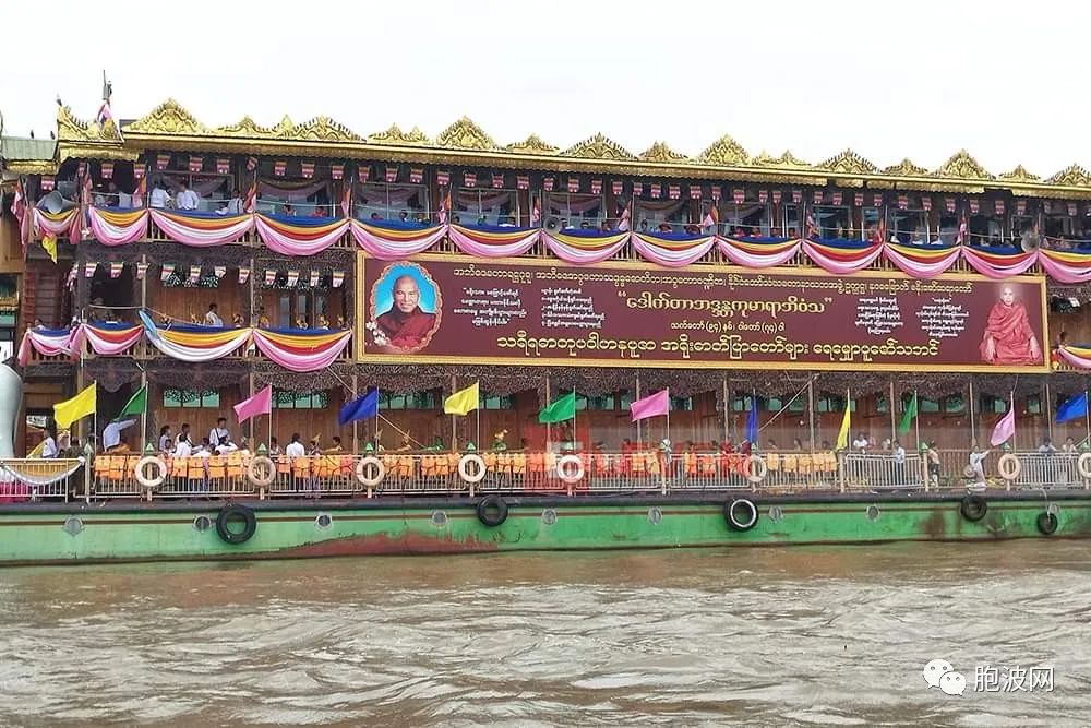 缅甸僧王国葬的最后环节：撒入伊江