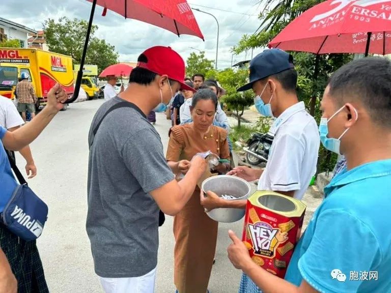 奇葩缅甸：买黄金卖位子，一块砖头五万至十万缅币