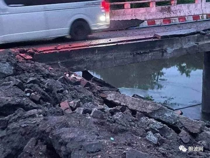 民地武与反方武装炸毁一座桥梁并以无人机袭击造成伤亡