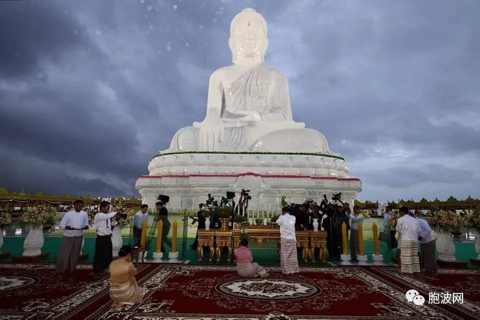 照片新闻：瓦索月盈节缅甸各佛教圣地热闹非凡