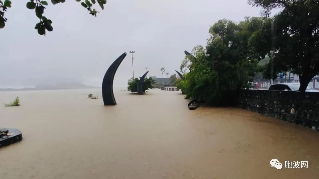 下缅甸连续强降雨，江水大涨汛情危急