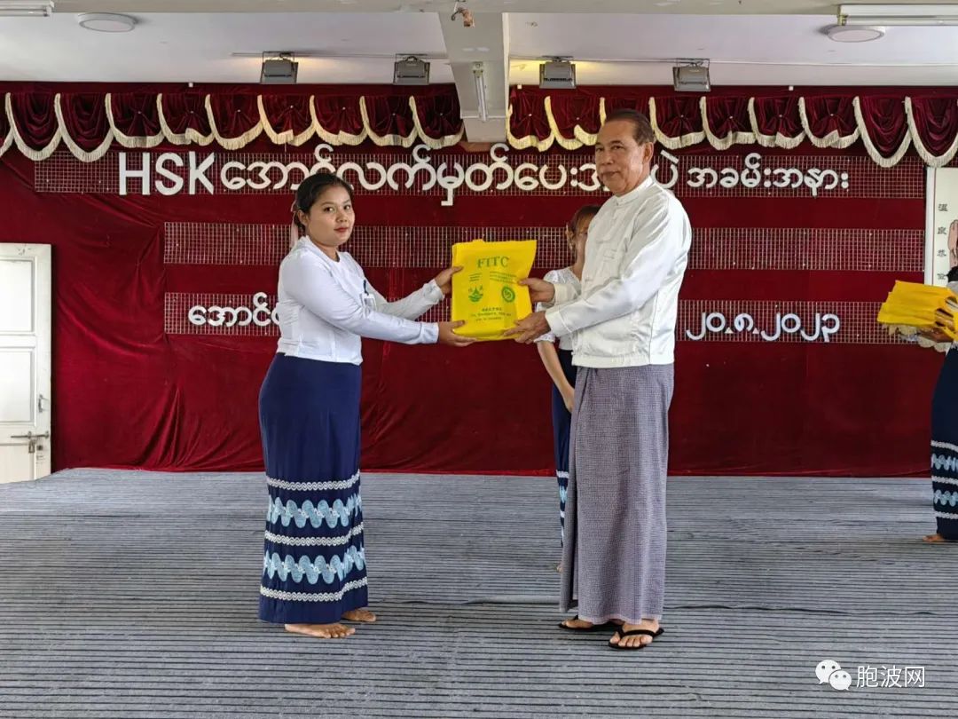 昂斑蜜私立中学举行教师汉语水平考试HSK证书颁发仪式，及格率达99%！