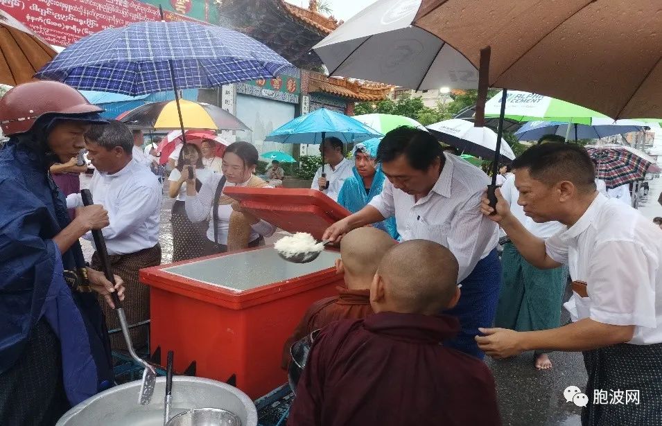 瓦康月盈日曼德勒僧侣布施风雨无阻 福庆孔子课堂举办第三届知识竞赛