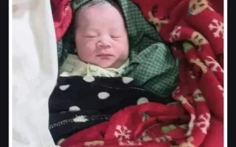 伊洛瓦底江中捞起一刚出生的女弃婴，幸好生命无碍
