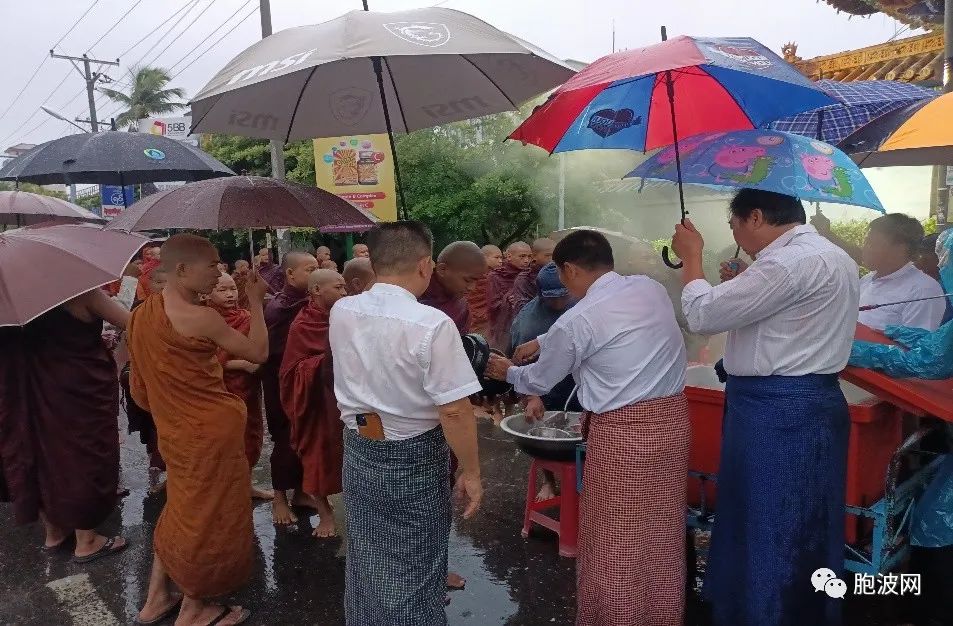 瓦康月盈日曼德勒僧侣布施风雨无阻 福庆孔子课堂举办第三届知识竞赛