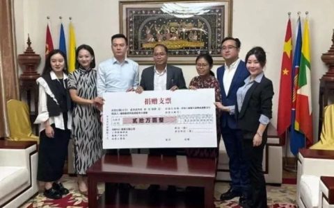 中国云南企业为缅甸内比都玛雅维萨亚巨石佛雕像捐款