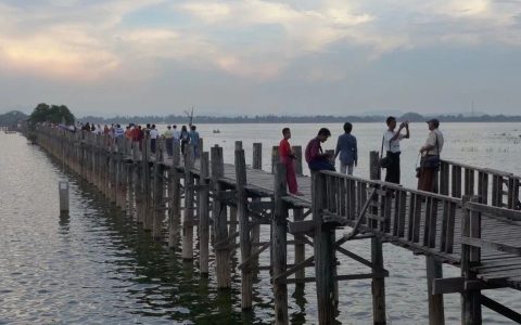 ​中国人过缅甸“情人桥”的三种境界，最后一种与您最配