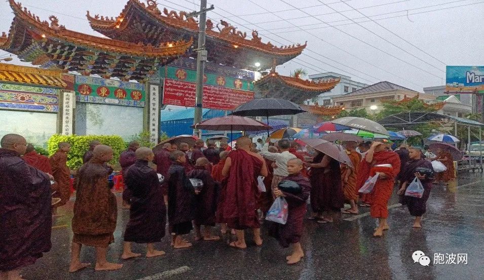 瓦康月盈日曼德勒僧侣布施风雨无阻 福庆孔子课堂举办第三届知识竞赛