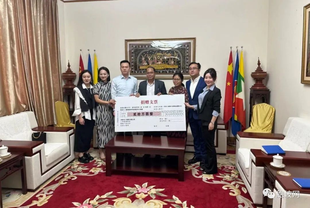中国云南企业为缅甸内比都玛雅维萨亚巨石佛雕像捐款