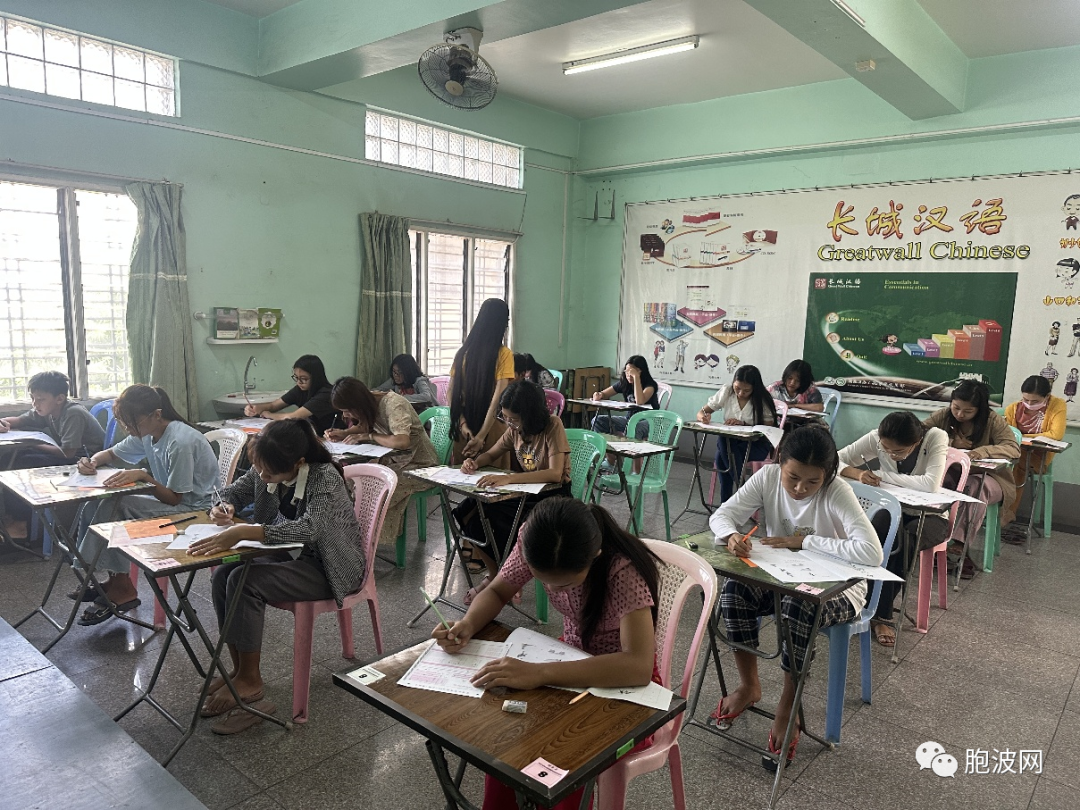今天福庆学校孔子课堂举行2023年第三次线下HSK考试