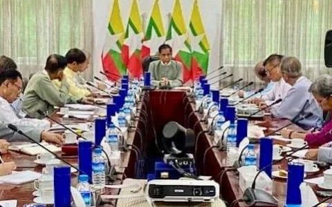 联邦部长吴哥哥莱与缅甸战略与国际问题研究院的资深学者会谈