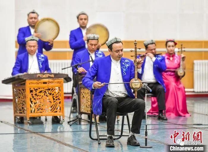 华媒观看新疆维吾尔木卡姆表演 感受少数民族文化传承与发展（附视频）