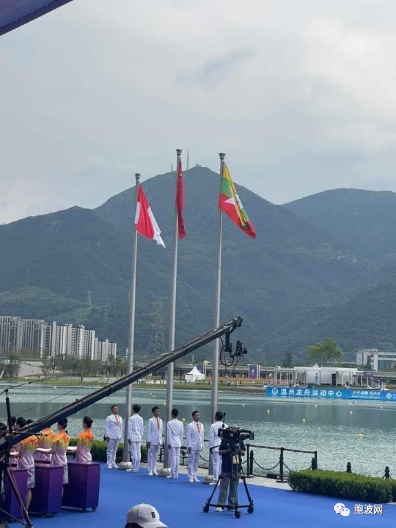 杭州亚运会龙舟500米比赛中缅甸女子队再夺铜牌