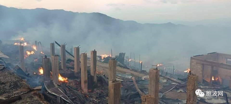 克钦邦雪山上的住房失火！