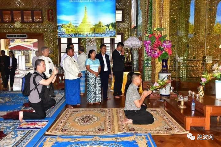 共同的佛教文化：泰国警察副总长在仰光拜佛
