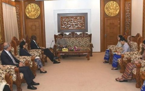 联合国难民署官员与缅甸相关联邦部长会晤