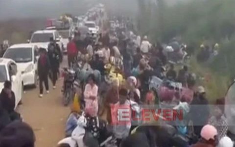 掸北之苦：战乱致六万多难民流离失所数百辆车辆困在路上！